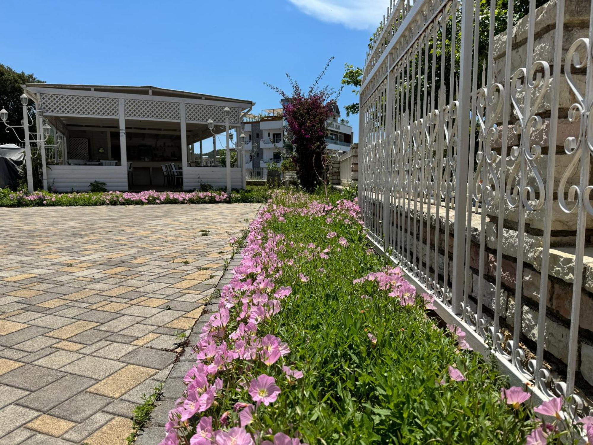 Villa August Ксамил Экстерьер фото